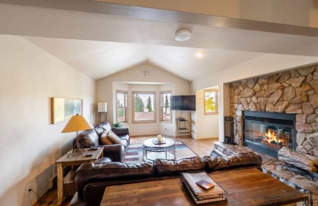 Furnished 3-Bedroom, 3-Bath Townhome in Breckenridge – Winter Seasonal Rental – Garage, Fireplace & Mountain Charm! Gallery 3