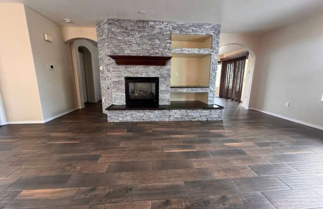 Gated community, 4 bedroom, 2.5 bath. Gallery 4