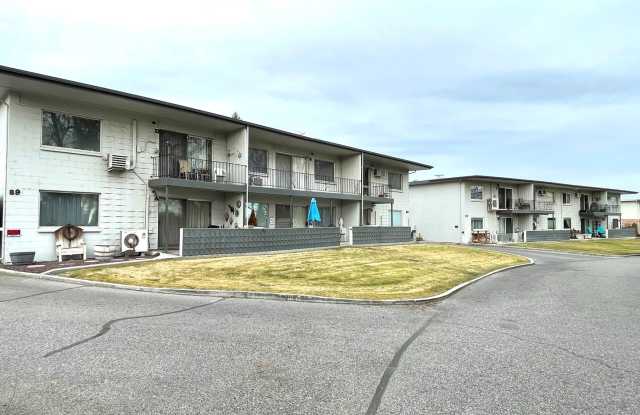 Spacious 2 Bed, 1 Bath Apartment in Kennewick overlooking Zintel Canyon Golf Course - 89 North Waverly Place, Kennewick, WA 99336