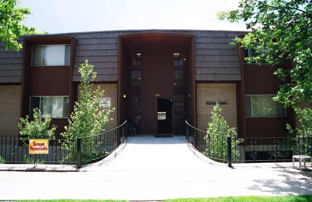 Royal Oaks Gallery 2