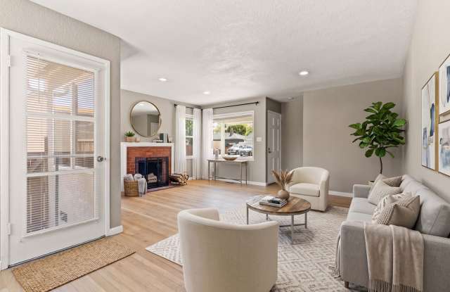 San Lorenzo Home w/ Hardwood, Central Heating & Modern Updates Gallery 3
