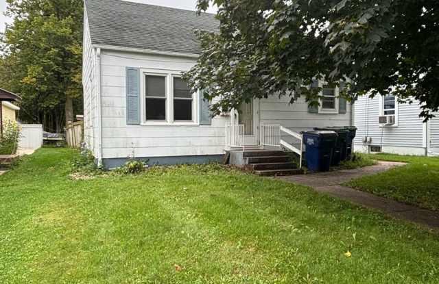 Charming 2 Bedroom 1 Bath Single Family Home-Available Now! photos photos