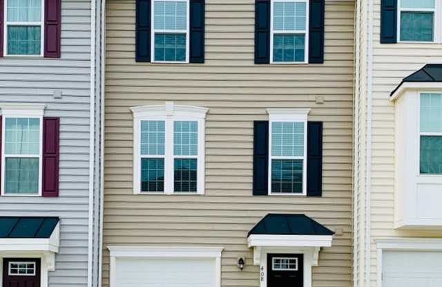 SIMPLY STUNNING TOWNHOUSE - CLOSE TO DOWNTOWN FREDERICKBURG / EASY COMMUTE TO QUANTICO photos photos