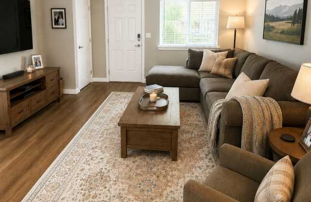 3417 Cascade Loop - Triplex Gallery 1