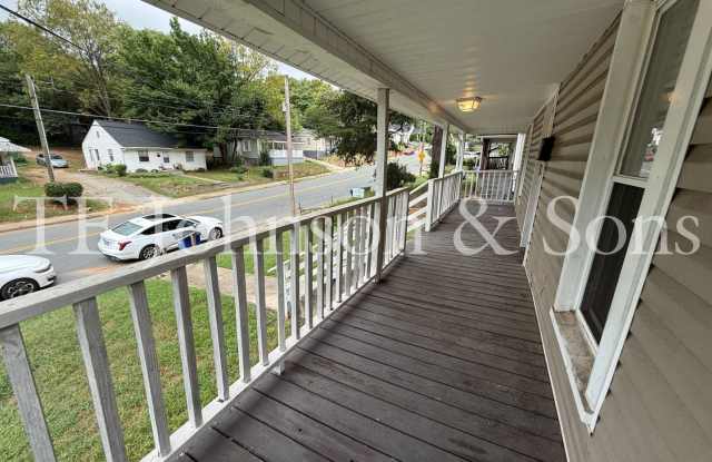 Front Porch Charm & Bonus Room Near Downtown Winston-Salem Gallery 4