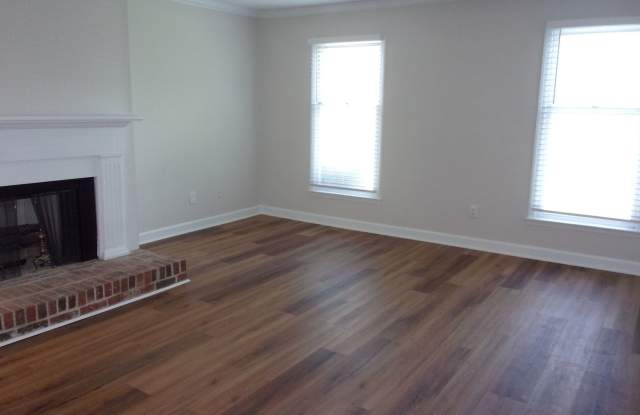 Beautiful 3 Bedroom 2 Bath Ground Level Condo in Tall Oak Villas Gallery 3