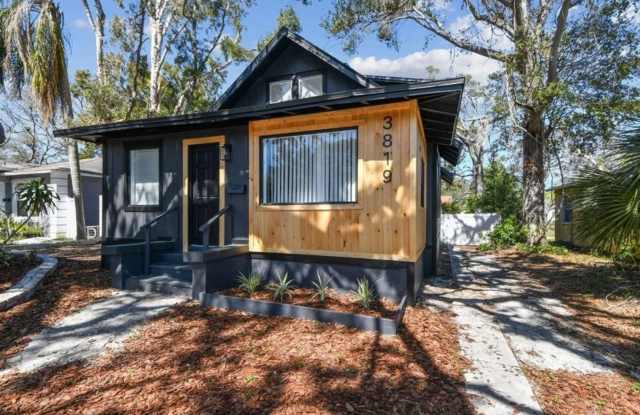 Housing Voucher Accepted: Charming 4-Bedroom Home in Saint Petersburg photos photos
