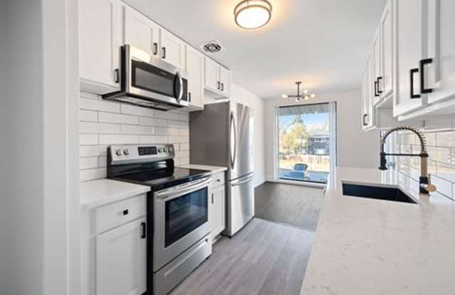 Royal Oakland Apartments photos photos