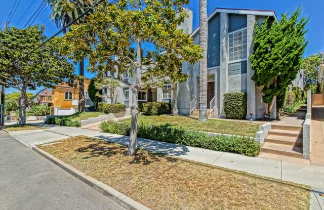 Remodeled, Bright & Airy, 2-Story Front Townhouse w/ Dual Primary Suite Layout, Bright & Open Living Space w/ Ocean Peek & 2-Car Garage Close to Schools, Shopping & Just 2 Mins to Beach! Gallery 4