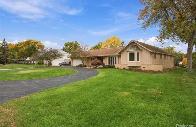 5324 Greenbriar Drive Gallery 1
