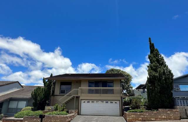 NEWTON Single Family Residence - 3 BEDROOMS, 2 BATH HOUSE WITH GARAGE, HUGE LEVEL YARD  PLENTY STORAGE SPACE. - 98-1846 Nahele Street, Pearl City, HI 96701