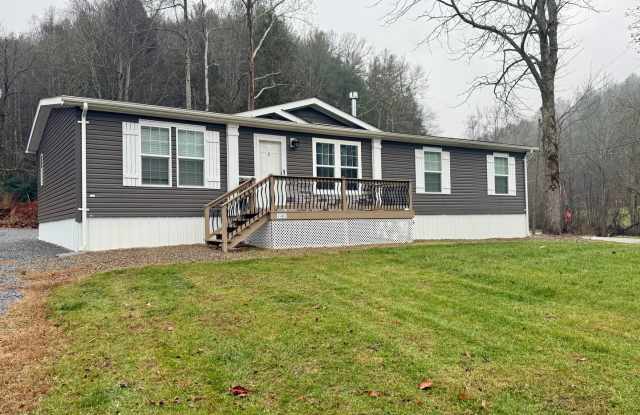 Quiet furnished retreat located in Erwin- Available NOW! - 141 Spivey Mountain Road, Unicoi County, TN 37650