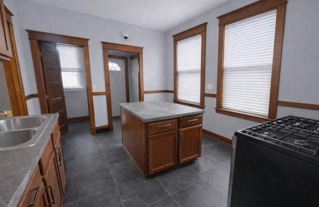 Affordable large SFH 6 Bed - 2.5 Bath with a fenced in yard and garage! Gallery 4