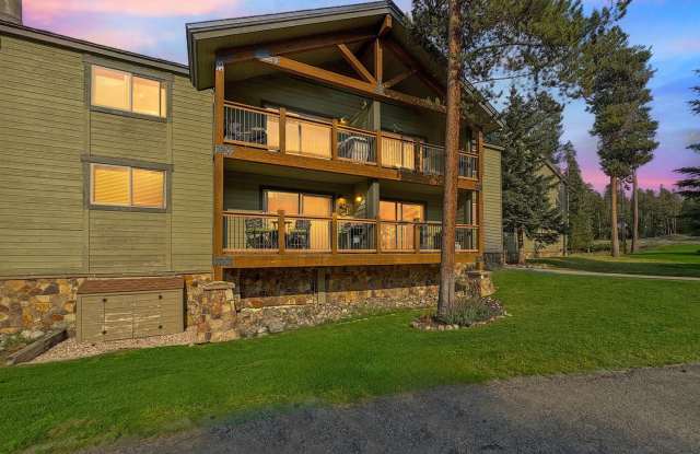 Winter rental 5-6 month lease! Hot tub! Walk to town! Garage parking! photos photos