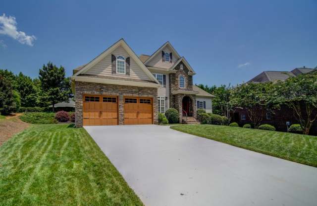 5 BR, 3 BA Home Quiet Cul de Sac, Convenient to Shopping, Schools and I-385 Gallery 3