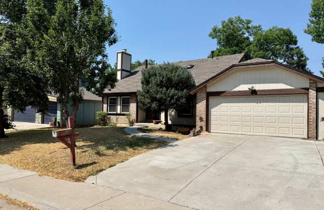 Spacious Home in the Heart of Aurora with 4 Bedrooms and 3 Bathrooms, with a loft and optional 5th Bedroom (non-conforming) photos photos