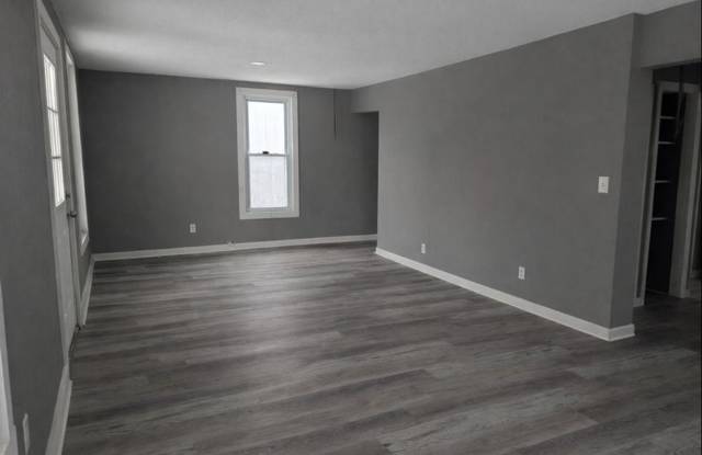 3 Bedroom Home — Available December 26 in Columbus, KS! photos photos