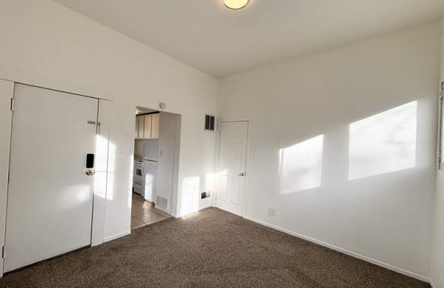 1110 E 200 S Apt 4 photos photos