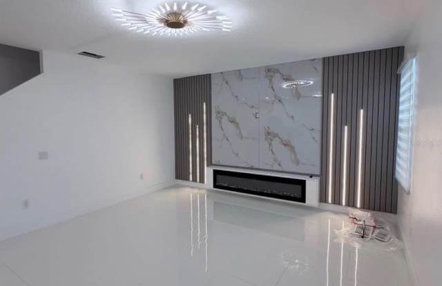 2551 AVIAN LOOP Gallery 3