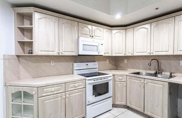 17405 Northwest 75th Place Gallery 3