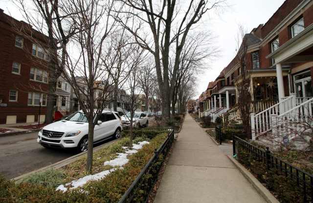 1901 W NEWPORT Avenue Gallery 3
