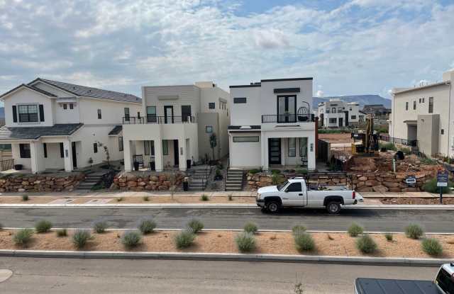 Gorgeous Desert Color Home with Internet Included! Gallery 3