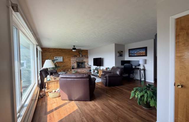 205 East Chinook Street Gallery 2