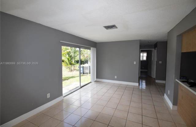 825 SW 10th St photos photos