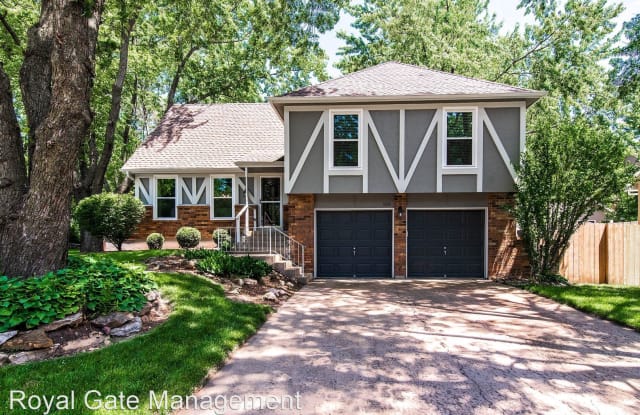 1808 South Kiowa Court - 1808 South Kiowa Court, Olathe, KS 66062