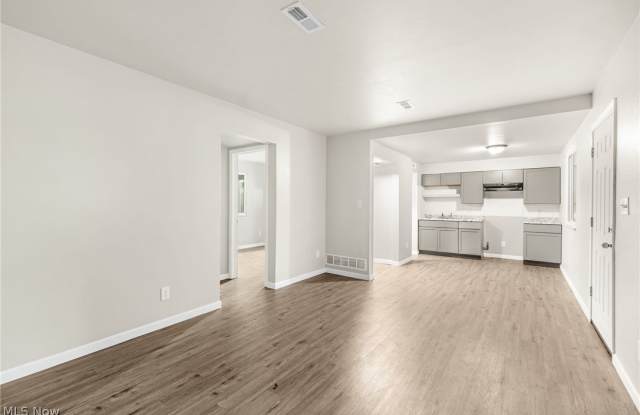 167 N Seiberling Street Gallery 2