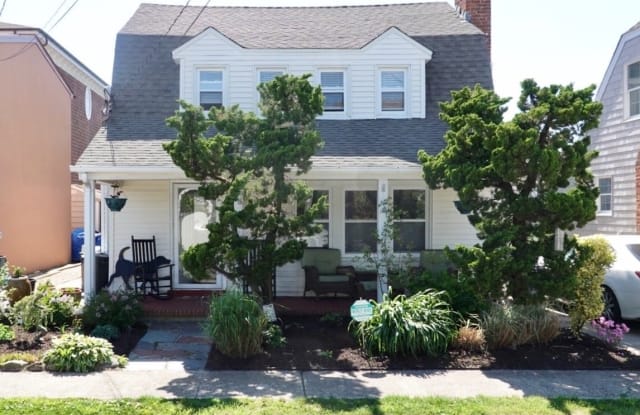 68 Cheltenham Street - 68 Cheltenham Street, Lido Beach, NY 11561