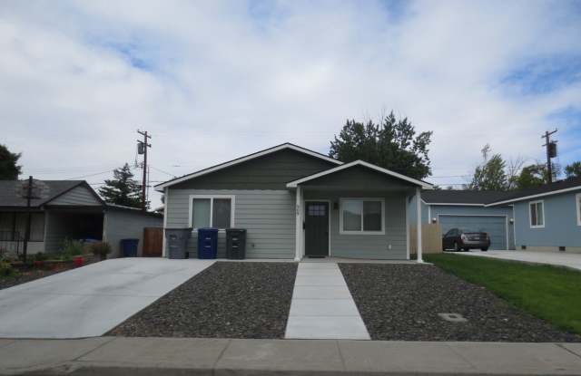 909 Sanford Ave. - 909 Sanford Avenue, Richland, WA 99352