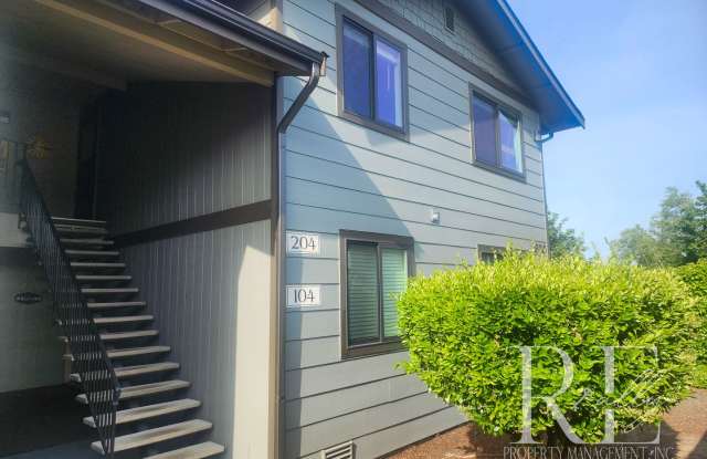 Upstairs Condo at The Narrows – Pool, Clubhouse  Woodland Views! photos photos