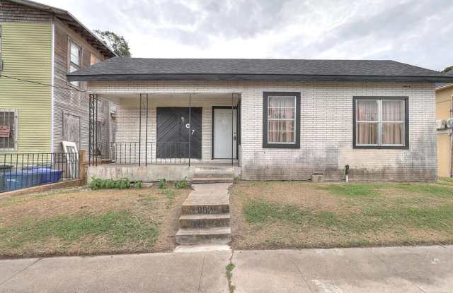 907 Laredo - 2/bedroom 1.5/bathroom $850/month photos photos 907 Laredo - 2/bedroom 1.5/bathroom $850/month photos photos