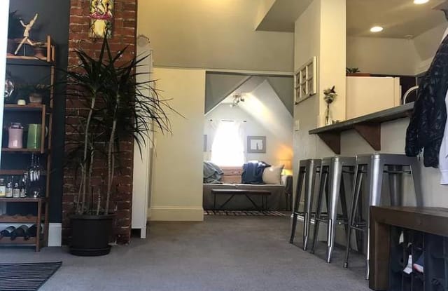 132 Se 12th Ave - 132 Southeast 12th Avenue, Portland, OR 97214