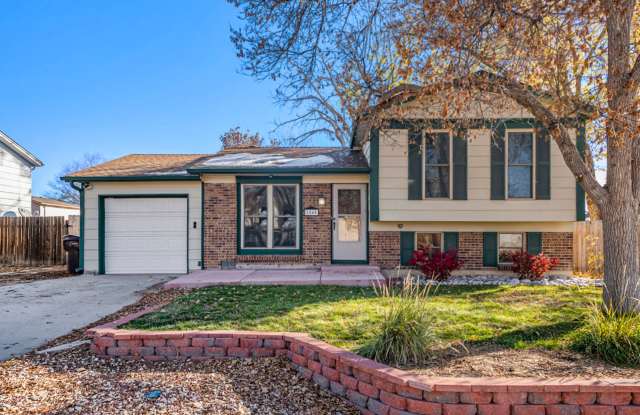 3 Bed, 1.5 Bath Home Available Now in Broomfield! photos photos