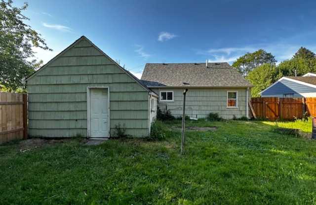 Charming Two Bedroom Pet Friendly Home in Albany! photos photos