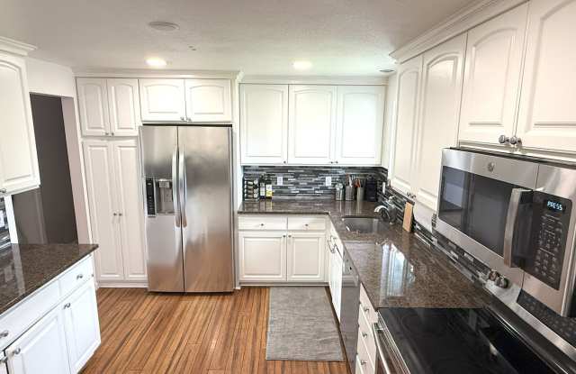 Stunning 4 BR / 3 BA West Beaverton Home with Private Oasis & Sport Court & Move In Special! Gallery 4