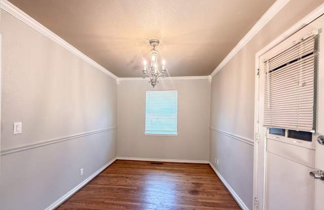 3116 NW 65th St | Hardwood Floors + Sunroom | NW OKC Gallery 4