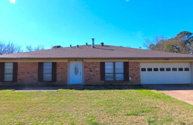 South Tyler! 3 Bedroom, 2 Bath Duplex w/Garage photos photos
