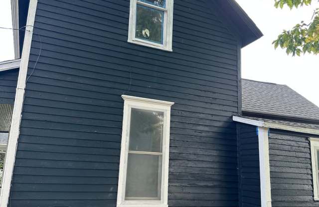 Charming 2 Bedroom 1 Bath Home for Rent Gallery 3