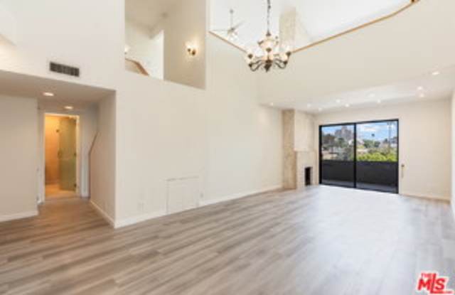 2324 South Beverly Glen Boulevard Gallery 2
