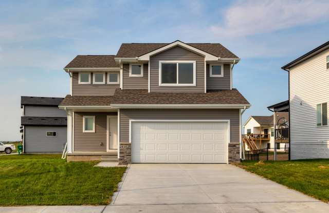 Prime Living: A Spacious Haven with Fenced Backyard in Ankeny photos photos