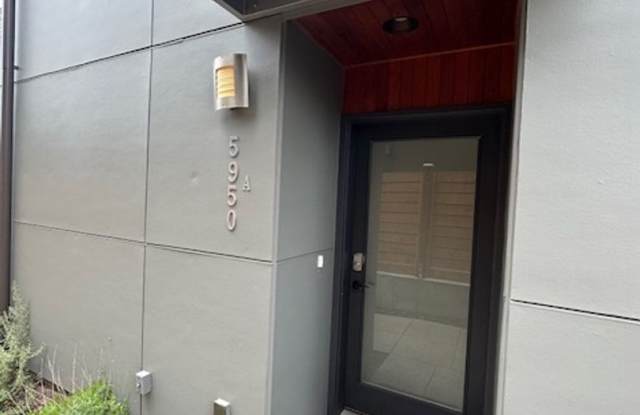 Spacious 2 bed 2.5 bath home in West Seattle photos photos