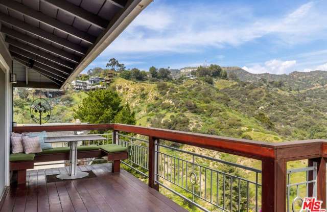 2843 Lambert Dr photos photos