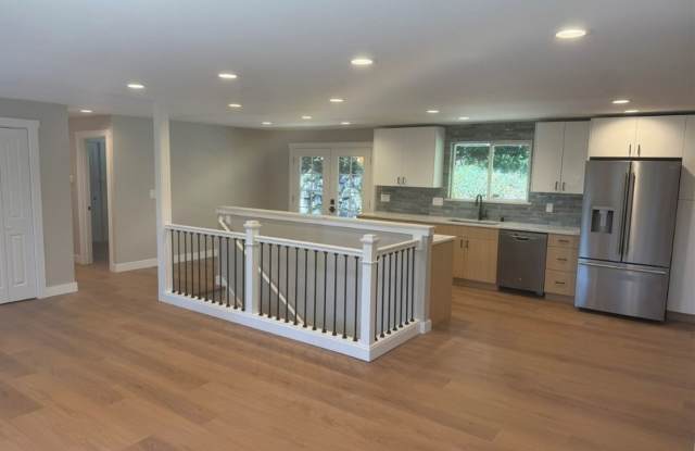 Beautiful 4br 3 bath Home For Rent in Edgewood WA Gallery 3