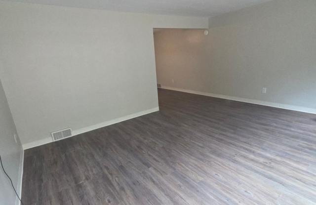 671 - 930-944 Sleepy Hollow Rd. Gallery 3