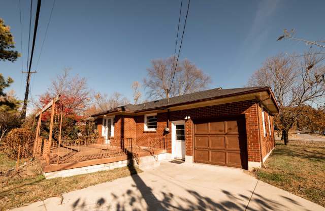 Charming Old Hickory Cottage with Vintage Character - 1012 Hadley Avenue, Nashville, TN 37138