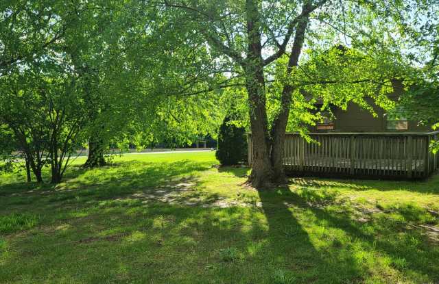 Lone Oak Cottage - 2 bedrm 1 bath Just Available! Gallery 3