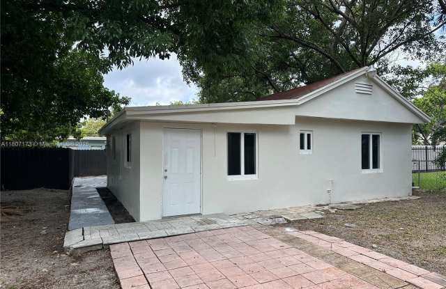 1045 NW 27th St photos photos